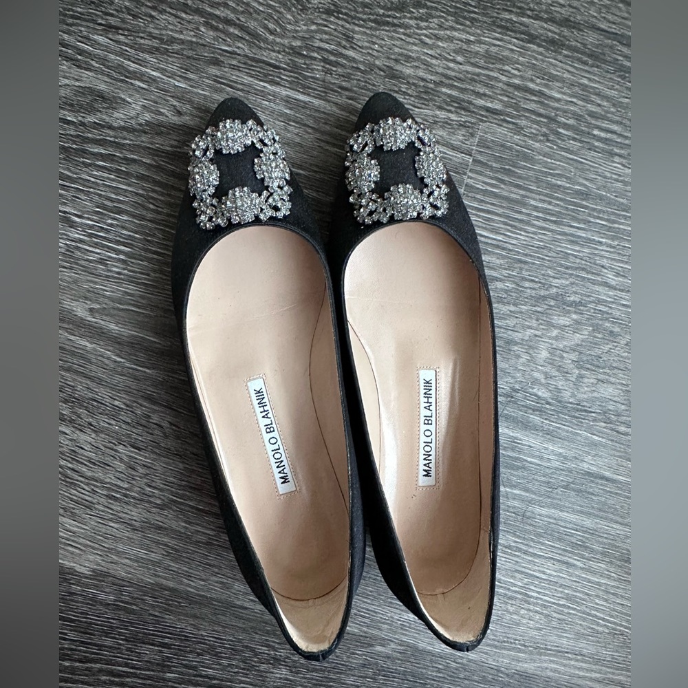Manolo Blahnik Hangisi Satin flats